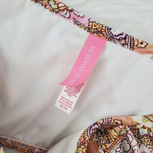 Victoria's Secret Ruffle multicolor bikini top. Size Medium. Good preowned condi - Picture 5 of 5